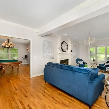 5755 Butler Warren Cheerful 6-Bedroom Villa With Fishing Pond